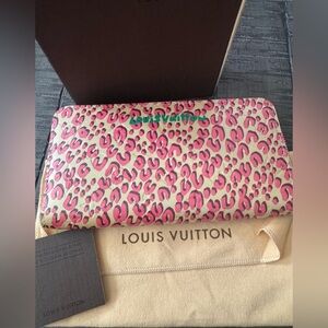 Louis Vuitton Blanc Corail Monogram Vernis Leopard Zippy Wallet